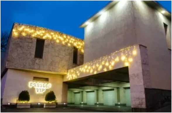 «Ծղոտներ» հյուրանոցում տղամարդը հարձակվել է օտարերկրացի կնոջ վրա և ձեռքերով ու ոտքերով հարվածներ հասցրել